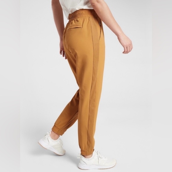 ATHLETA Textured Brooklyn High Rise Ankle Jogger Pants in Tuscan Gold Size 2 - Picture 3 of 15